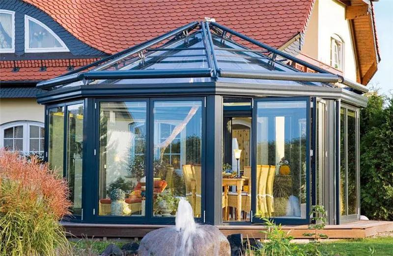 别墅庭院设计阳光房时至关重要的四大因素：风格，材料，安全及排水